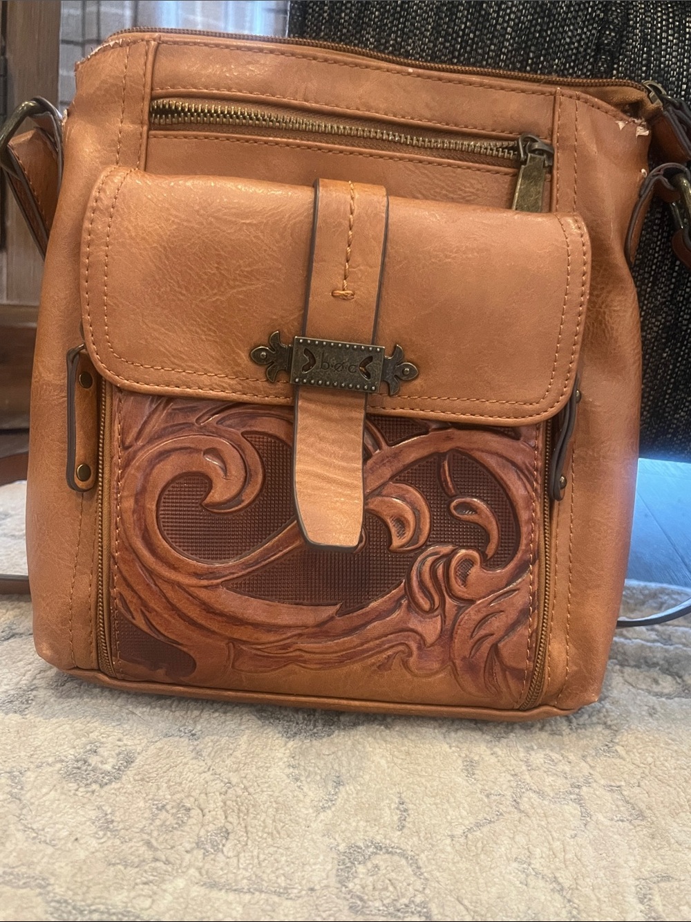 B.o.c Leather Crossbody Strap Messenger Bag - Tan
